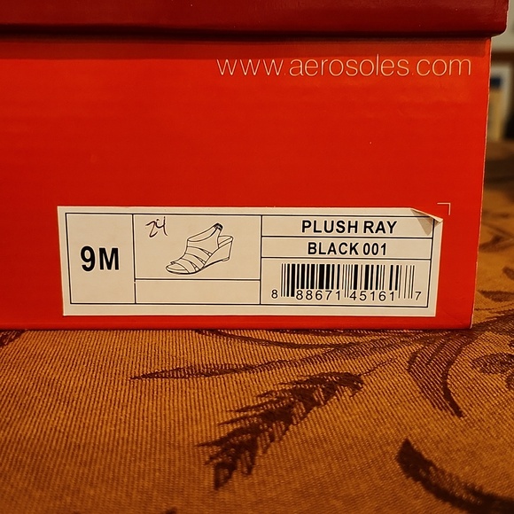 AEROSOLES - Picture 3 of 7